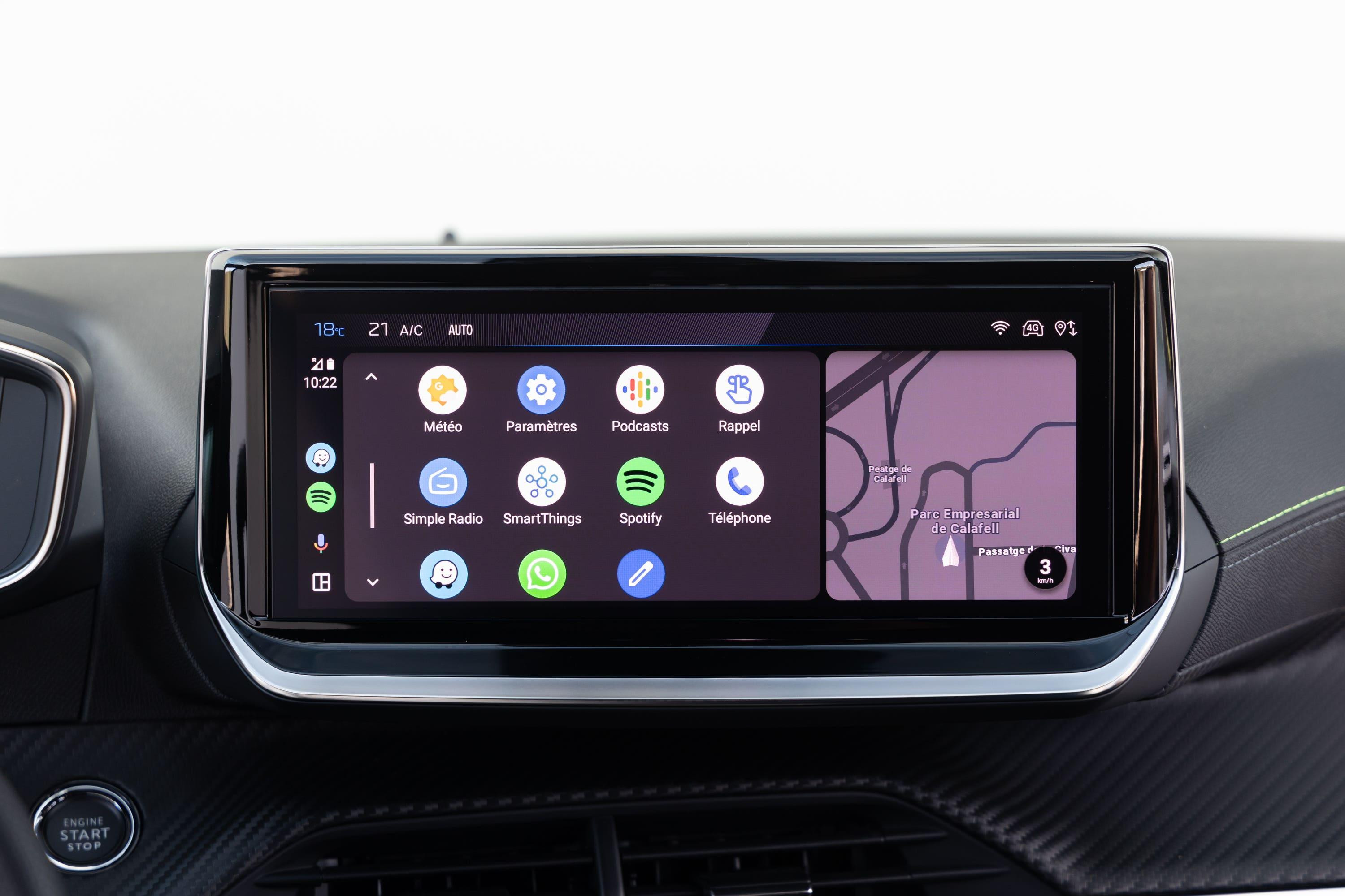 Peugeot e-208 screen