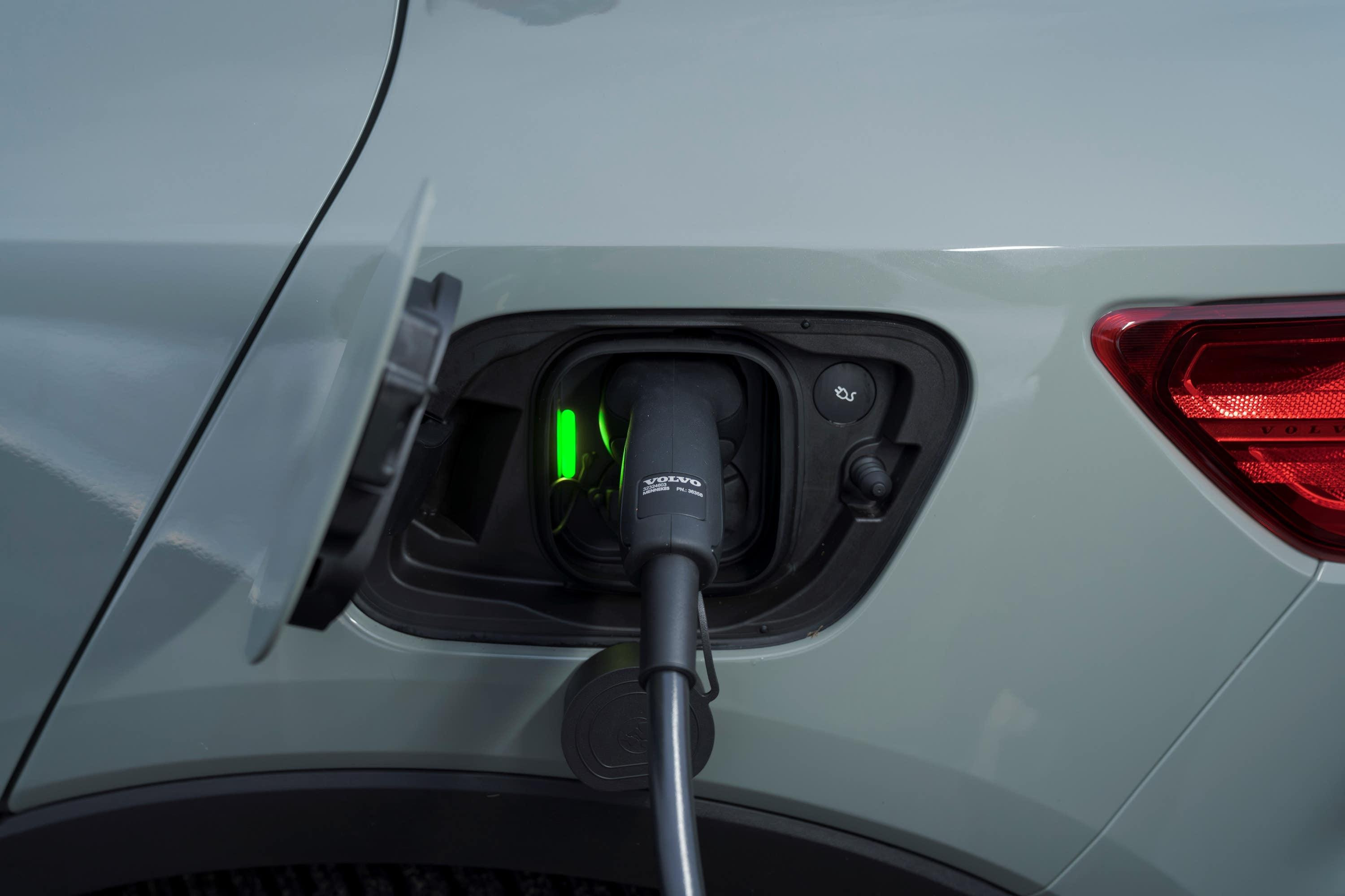 Volvo EX40 charging port
